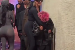 和队友处的不错！篮网训练营第二天，曾凡博和队友轻松沟通