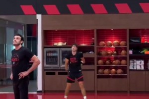 今年更进一步吗？谢泼德训练中三分弹无虚发！