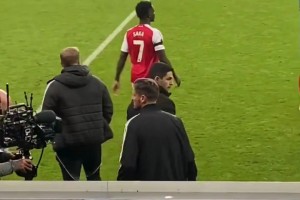 阿森纳助教赛后和乔林顿发生口角，众人赶紧拉开