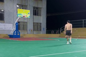 真成带货美食博主了朱芳雨吃上了陕西宝鸡的油泼辣子火锅~