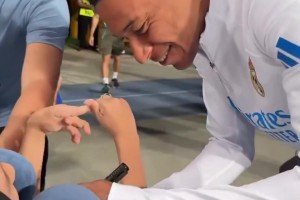 姆巴佩将球衣赠送哈萨克斯坦的一位特别球迷，皇马全员送上签名