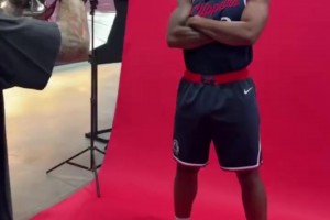 今年是2020赛季以来，小卡第一次健康地进入新赛季！