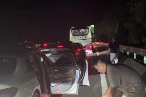 高速堵车不是坏事！正好可以抽空练个球