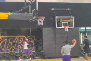 彪哥休赛期改变了投篮姿势，现在出手感觉更流畅了