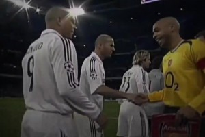 万般皆是命！曾经在诺坎普，亚马尔和登贝莱同时在场边热身！