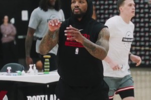 手感依旧丝滑！利拉德训练营开练三分 球球空心可太好听了