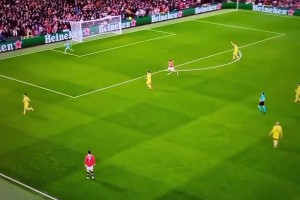 C罗没想到！曼联时期的卡瓦尼真是太拼了