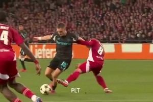 维尔茨在季前赛时出球贼快为加克波和迪亚斯造机会，现在却没融入