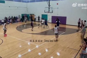 人气很高啊！CC此前做客肥伦秀：二年级就想当亿万富翁！