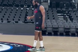 终于不用自己顶4号位了！小卡：科林斯能去防大尺寸的4号位甚至5号位