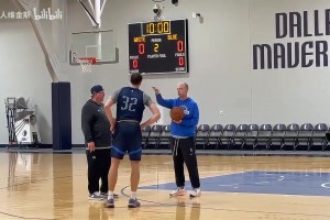 超巨路上的阶梯！状元弗拉格此前合练后加练罚球！