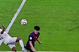 C罗与贝尔第一次见面皇马的两翼齐飞就此诞生了~