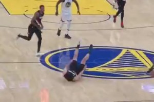 表情亮了！格罗索本不想看罚点球过程，最后还是被迫营业