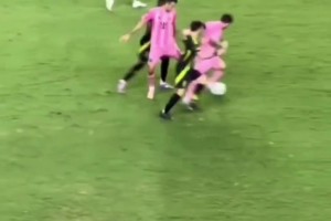 梅西：不在乎你是否站在我身边，我一样会过掉你