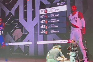 还得是自己人林书豪参加2K活动，玩开拓者把瀚森提上首发！