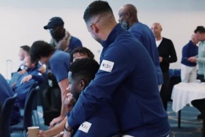 阿扎尔见到昔日切尔西队友格外开心