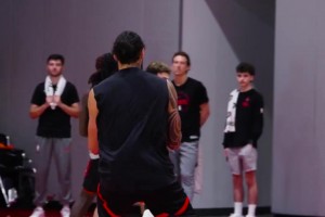 哇塞！阿门这记传球也太帅了！大手一挥助攻申京暴扣得手！