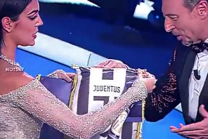 来自“卡牌大师”的认可，马宁评价王大雷：他的手抛球太准了