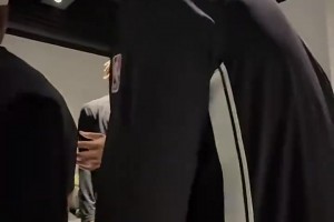 1分钟没捞着！曾凡博赛前和篮网队友一起，还“爆锤”摄像头