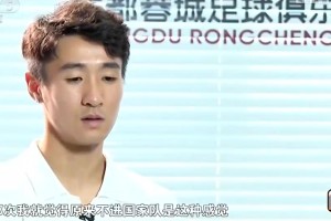 1-0！梅西推射击中横梁弹出，麦卡利斯特跟进抢点破门！