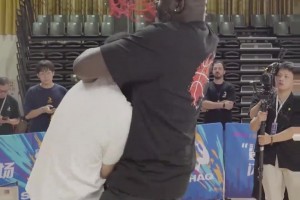 独行侠连线浓眉——弗拉格，大家觉得配合的怎样？