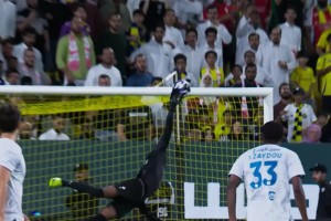 法拉利老了也还是法拉利！慢镜头欣赏C罗精彩世界波