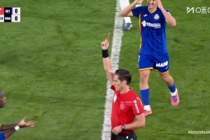 皇马多打一人！恩约姆仅登场1分钟对维尼修斯犯规被直红罚下！