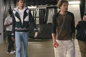 球迷挑事未果！23年杜兰特回忆篮网岁月一度哽咽+眼含热泪