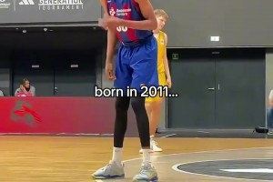 美媒称这是字母哥和文班亚马的结合体，至少长相真的像