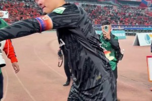 泰山队主场3:1战胜海港，赛后王大雷最霸气的一次“we are one”