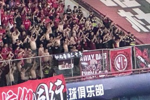 去年极端成都球迷嘲讽河南队：如此苟活三十年，今年...