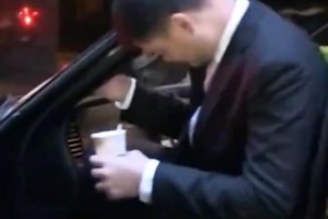 落选秀的逆袭还在继续，感受一下里夫斯在洛杉矶有多少球迷