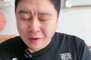 大史：今天雷迪克做的没毛病，打不过就早早投降，免得消耗东契奇