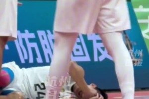 杭州vs金华，杭州队王键受伤倒地，稍做休息后重返赛场继续拼搏！