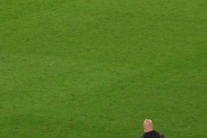 瓜迪奥拉这脚停球，自然也是优雅至极