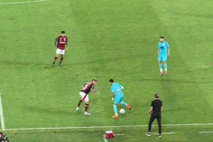 内马尔在巴甲都没办法再靠引以为傲的爆发力和节奏杀穿防线了