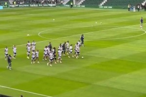 在哪里都是主场！埃尔切球迷高喊梅西的名字