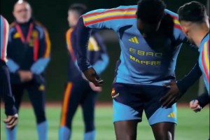 不愧是时尚之都！法国此前的抵达视频！谁的穿搭最有型？