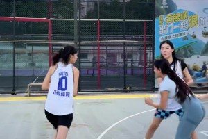 女神组队打2v2 别的不说最后一球突破左手勾手还有点东西