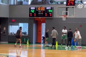 5中2命中率不高！塔图姆在凯尔特人训练馆的投篮训练