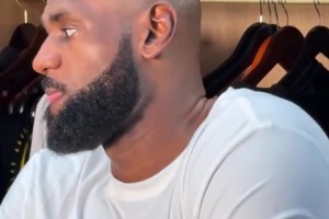 小里打招呼遭东契奇调侃：他想当我的朋友！但我可没答应啊