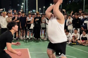 “顶级控球厚卫”！爱吃汉堡和炸鸡！长期下去膝盖会磨损受伤？
