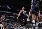首秀轰14+3！中国男篮26岁悍将闪耀NBA季前赛：能里能外对抗文班