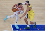 夸梅：布朗尼突破时不会用肩膀占据空间你需要学学尼克斯的控卫
