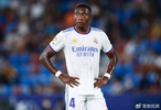 明夏离队！罗马诺曝皇马不会续约阿拉巴5年伯纳乌生涯名利双收