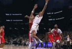 丝滑！布克拜佛晃过阿祖杀入内线歪着身子上篮打进2+1