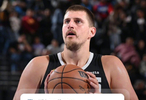篮板联盟第一，助攻也第一？约基奇29+13+11，有望连续两年场均三双